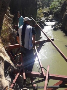 Çal'da Doğal Kanyonu Metalle Donattılar