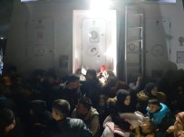 İzmir'de 46 Kaçak Göçmen Yakalandı