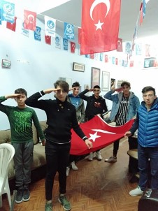 Kırka'daki Ülkücü Gençlerden Asker Abilerine Selam