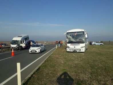 Kırklareli'de Servis Araçları Çarpıştı Açıklaması 17 Yaralı