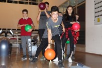 BOWLING - Hayalleri Gerçek Oldu, Hayatlarında İlk Defa Bowling Oynadılar