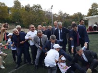 ERDOĞAN BEKTAŞ - Protokol Unutulmaya Yüz Tutmuş Oyunları Oynadı