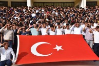 ŞEHİT POLİS - 700 Öğrenci Mehmetçiğe Selama Durdu