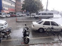 SAĞANAK YAĞMUR - Afyonkarahisar'da Şiddetli Yağış Zor Anlar Yaşattı