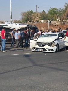 Diyarbakır'da Trafik Kazası Açıklaması 3 Yaralı