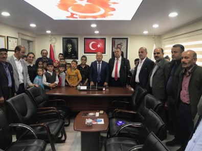 İş Adamı Karahanlı'dan Şehit Çocuklarına Kırtasiye Yardımı