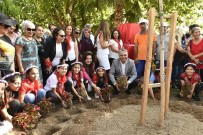 BAVYERA - Kadınlardan Başkan Uysal'a 'Dostluk Ağacı' Teşekkürü