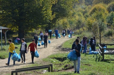 Lise Öğrencileri Poşet Poşet Topladı