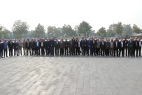 FEDERASYON BAŞKANI - Muhtarlar Derneği Federasyon Başkanı Erdem, Atatürk Anıtına Çelenk Koydu