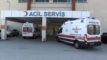 YıLMAZ ÇETIN - Niğde'de Tarım İşçilerini Taşıyan Minibüs Devrildi Açıklaması 13 Yaralı