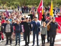 Öğrencilerin Jandarma'ya Yürüyüşü Sonunda Bayrak Komutana Teslim Edildi Haberi