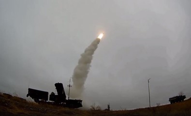 Rusya S-400 Hava Savunma Sistemlerini Ateşledi