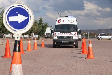Aksaray'da Ambulans Sürücüleri Parkurun Tozunu Attırdı