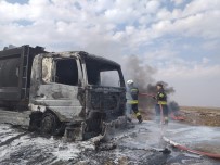 Çöp Kamyonunda Çıkan Yangın İtfaiye Ekipleri Tarafından Söndürüldü