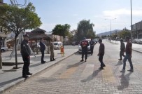 TRAFİK IŞIĞI - Demirözü'nde Yaya Geçidi Uygulaması Yapıldı