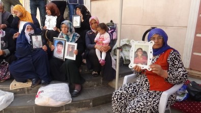 HDP Önündeki Ailelerin Evlat Nöbeti 47'Nci Gününde