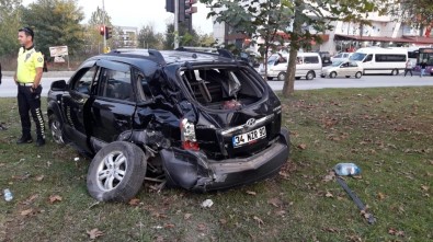 Kavşakta Tır İle Otomobil Çarpıştı Açıklaması 2 Yaralı