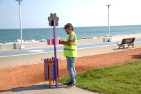 HAYVAN SEVERLER - Mersin Sahiline Köpek Atık İstasyonları Kuruldu