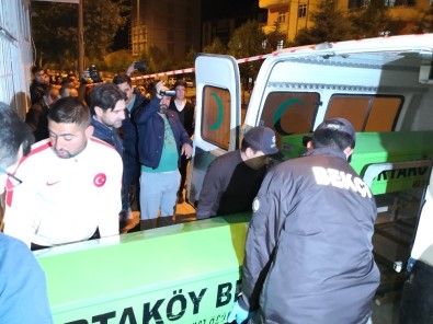 Polis Kapıyı Açtırdı, İki Genç Evde Ölü Bulundu