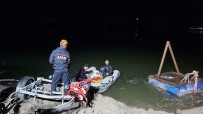 Sakarya Nehri'nde Tekne Alabora Oldu Açıklaması 1 Ölü, 1 Kayıp Haberi