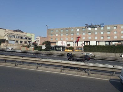 Sefaköy E-5'Te Motosiklet Kazası Açıklaması 1 Yaralı