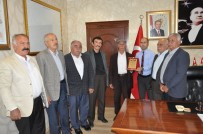 EKREM AKTAŞ - Şehit Yakınları, STK Ve Kanaat Önderleri Sason Kaymakamı Özadalı'ya Plaket Verdi