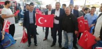 İBRAHIM YIĞIT - Semt Pazarı Türk Bayraklarıyla Süslendi