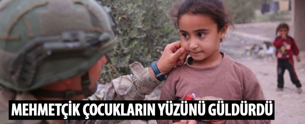 Terörden temizlenen Tel Halaf'ta Mehmetçik çocukların yüzünü güldürdü