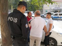 MUSTAFA GÜRKAN - Yol Kavgasından Kaçan Baba Oğul Aksaray'da Polise Sığındı