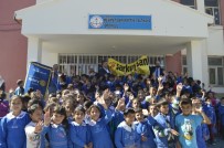 MEHMET ADıGÜZEL - Ağrı'da 350 Öğrenciyi Giydirdiler