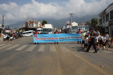 Fethiye'de 'Yaya Geçidi Nöbeti' Uygulaması