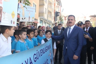 Hakkari'de 'Yaya Güvenliğinin Nöbetçisiyiz' Etkinliği