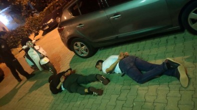 İzmir'de Üzerinde Uyuşturucu İle Yakalanan İki Kişi Gözaltına Alındı