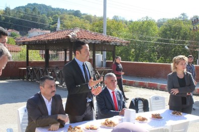 Keles Meslek Yüksek Okulundan Öğrencilerine Sürpriz Kahvaltı