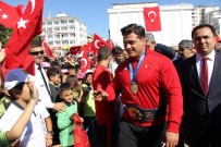 AVRUPA ŞAMPİYONU - Milli Güreşçi Kayaalp Memleketinde Coşkuyla Karşılandı