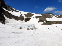 KEMAL ÖZER - Munzur'daki Buzul Yerinde Görüntülendi