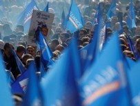 Paris'te polisler gösteri düzenledi