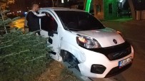 Samsun'da 2 Otomobile Çarpan Aracın Sürücüsü Kaçtı