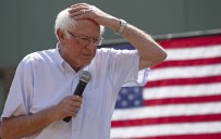 Trump'ın Rakibi Bernie Sanders Hastaneye Kaldırıldı