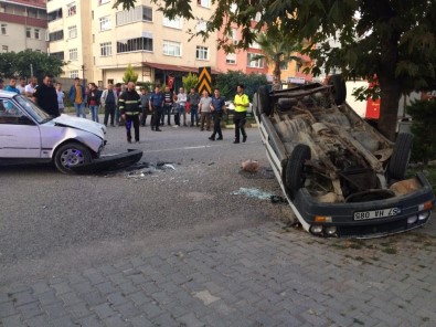 Türkeli'de İki Otomobil Çarpıştı Açıklaması 3 Yaralı