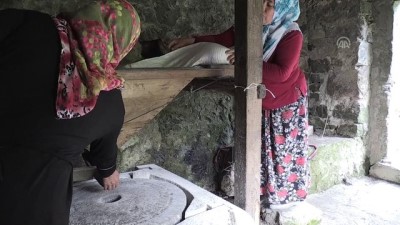 Yedideğirmenler'de Mısır Unu Mesaisi