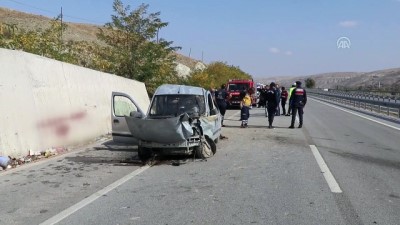 Çankırı'da Hafif Ticari Araç Şarampole Devrildi Açıklaması 1 Ölü, 2 Yaralı