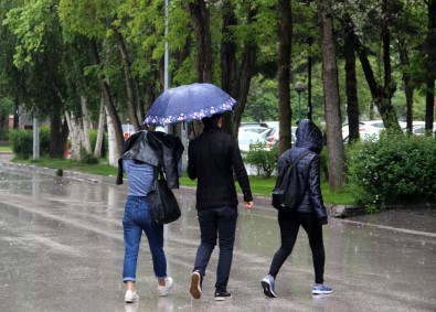 Doğu Karadeniz'de Gök Gürültülü Sağanak Yağış Etkili Olacak