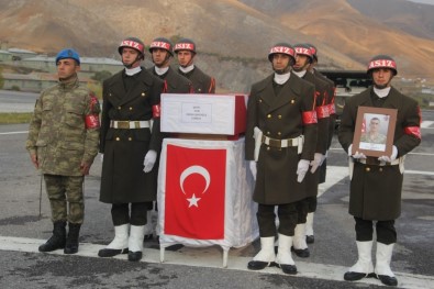 Hakkari'de Şehit Olan Asker Törenle Memleketine Uğurlandı
