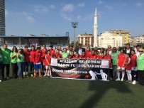 KADINA KARŞI ŞİDDET - Kadın Futbolcular 'Kadına Şiddete Hayır' Tişörtleriyle Maça Çıktı
