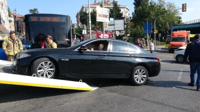 Üsküdar'da Lüks Araç Kaza Yaptı Açıklaması 6 Yaralı
