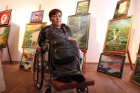 BEDENSEL ENGELLİ - Ağzı İle Yaptığı Resimlerle Sergi Açtı