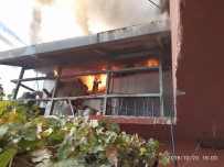 ÇATI KATI - Çatı Katında Çıkan Yangın Binayı Sarmadan Söndürüldü