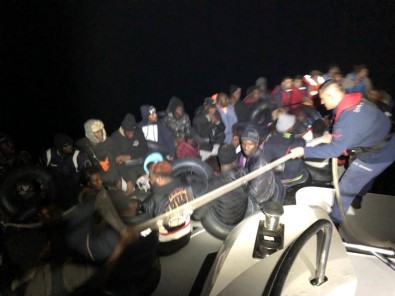 Ege Denizi'nde Göçmen Hareketliliği Açıklaması 378 Kişi Yakalandı