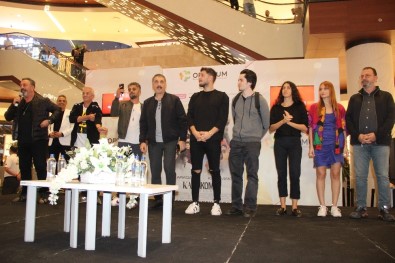 İzmir'de Cem Yılmaz'lı 'Karakomik Filmler' Galası